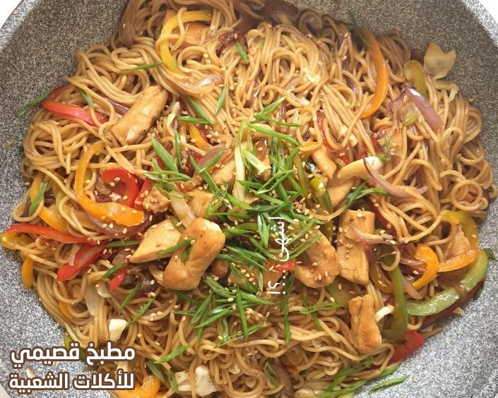 صور طبخ وصفة طريقة عمل مكرونة النودلز الصيني بالدجاج سهلة ولذيذة chinese noodles recipe