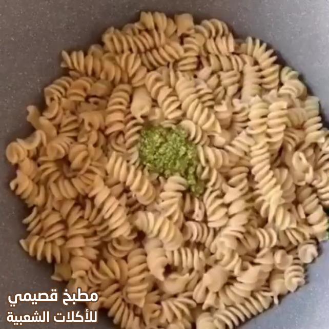 باستا بالخضروات بصوص بيستو الريحان