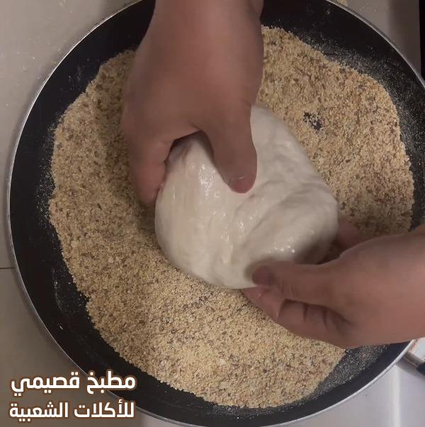 صور وصفة صنع كعك لبناني بالسمسم - كعك أبو عرب - كعكة عصرونية traditional lebanese kaak bread