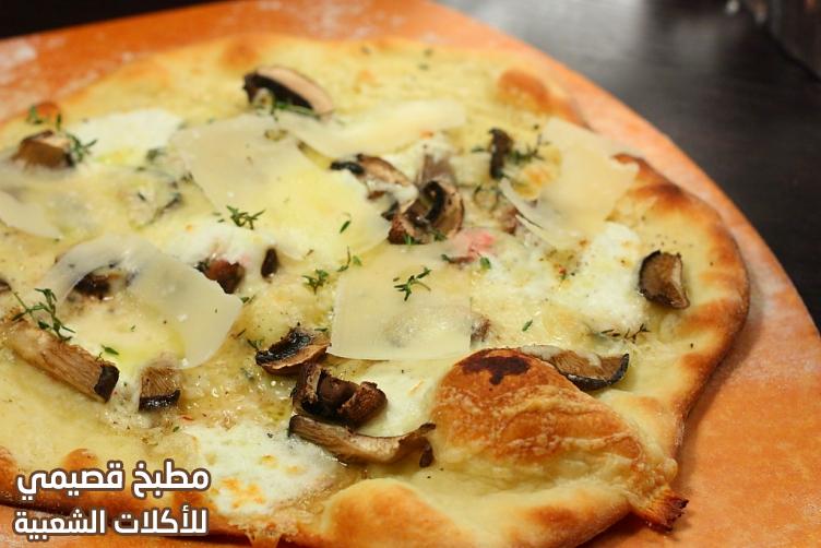 بيتزا فطر الشيتاكي مع جبنة الماعز و الزعتر Shitake mushroom , thyme and goat cheese pizza