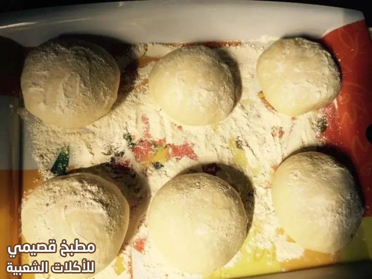 صور طريقة عمل عجينة البيتزا pizza dough recipe