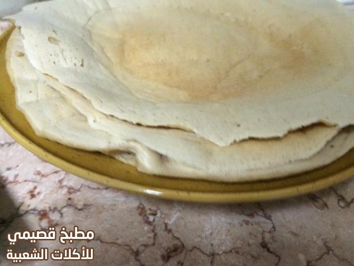 طريقة عمل وصنع قراصة سودانية بالصور sudanese gurasa bread recipe